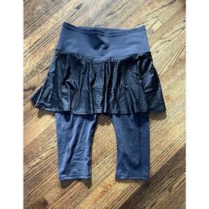 Athleta A Game 2-in-1 Crop Skirted Leggings Solid Black - Small